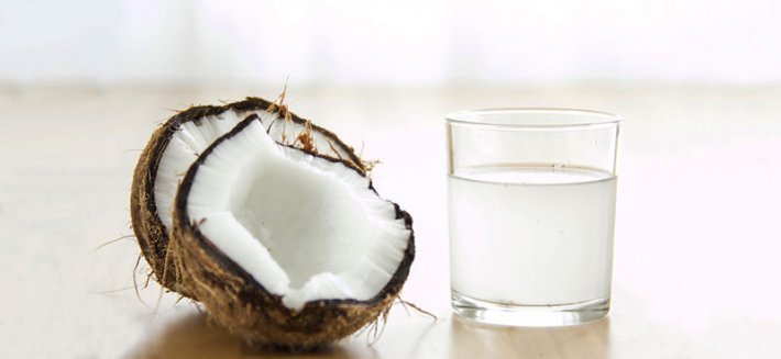 Aceto di cocco: proprietà e come usarlo in cucina