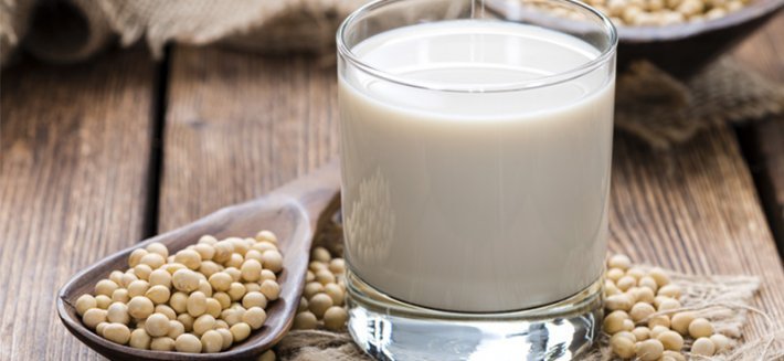 Latte di soia: come è fatto, le proprietà e come usarlo