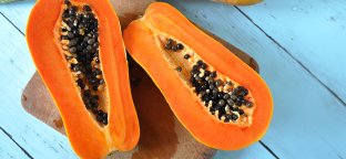 Come si mangia la papaya? Dal primo al dolce, tutte le idee per gustarla
